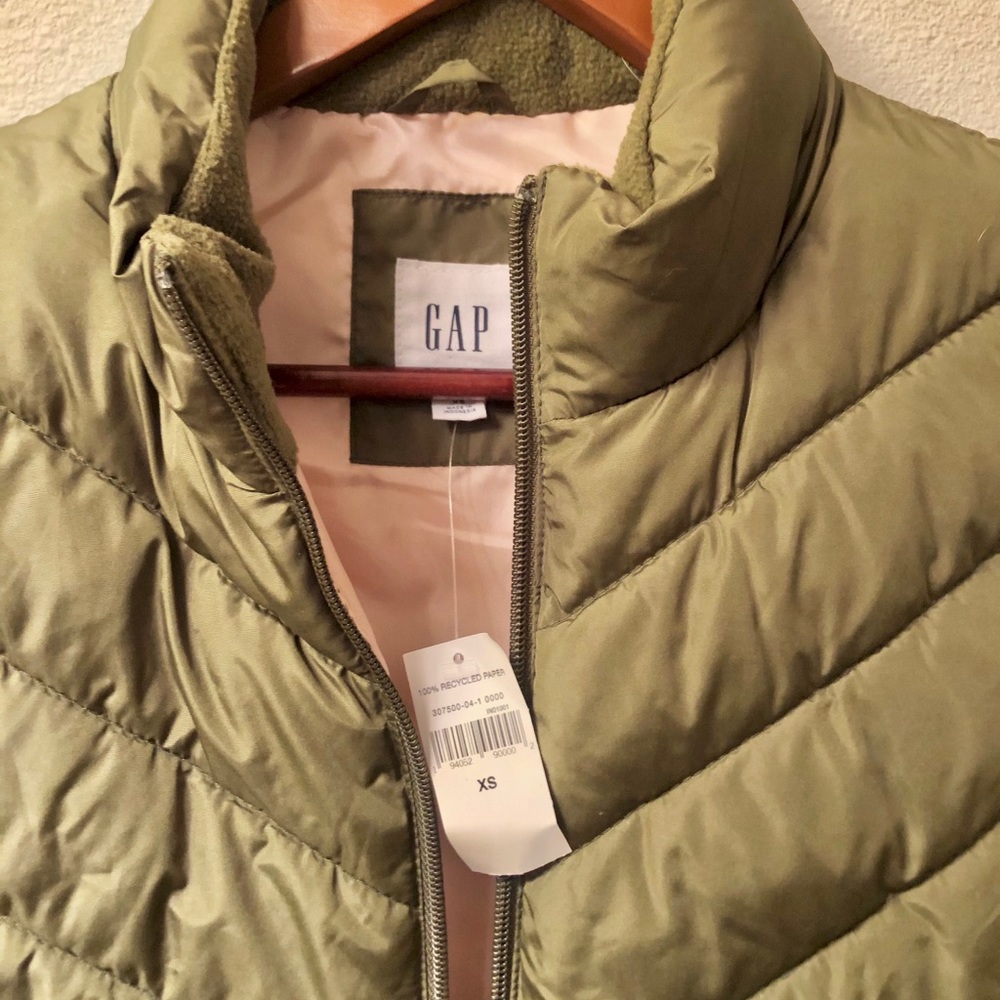 Gap Vest | NWT | - Picture 4 of 4